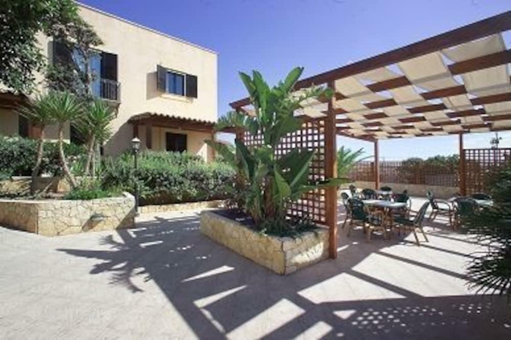 Oasis Hotel Residence Resort LMP Exterior foto